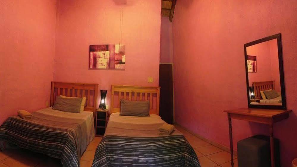 Kwambali Riverside Lodge Hazyview Esterno foto